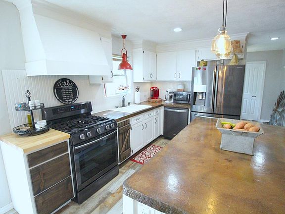 4th image of 109 Woodsdale Ct