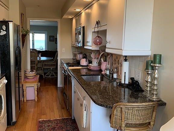 3rd image of 21 Taylor Ave APT 2111