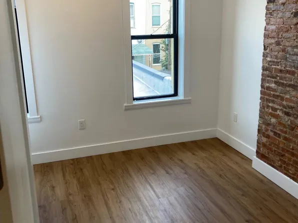 60-01 70th Ave APT 2R, Ridgewood, NY 11385