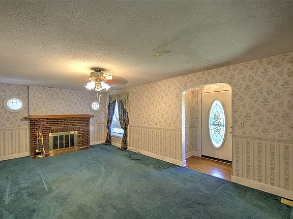 3rd image of 2520 S Esther Ave