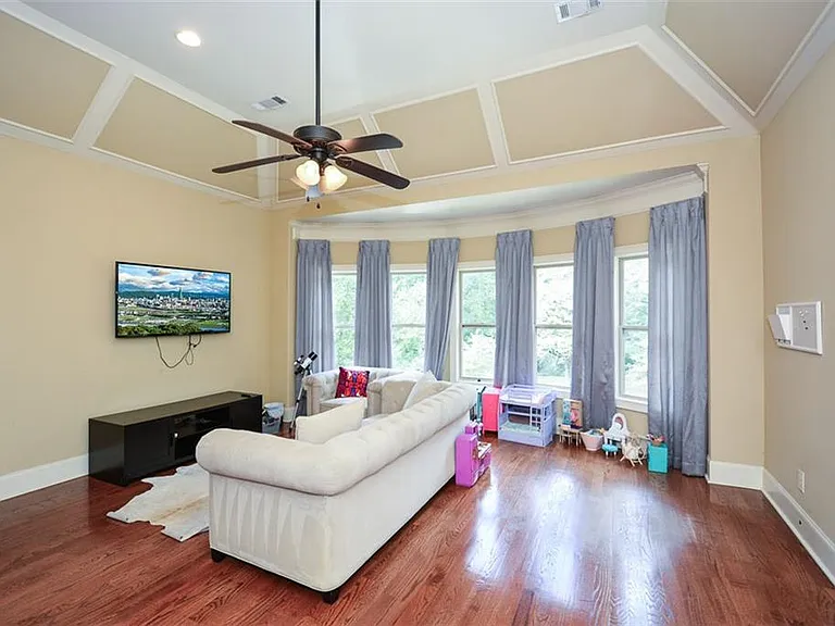 2210 Spalding Dr — Photo 25