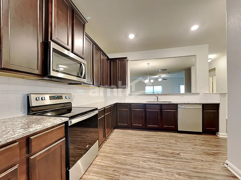 5501 Persimmon Dr — Photo 4