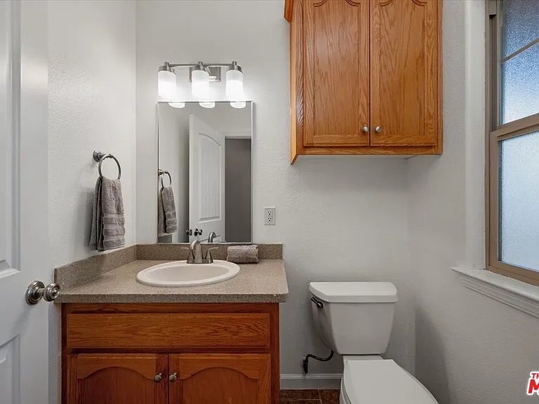 220 Hans Pl — Photo 22