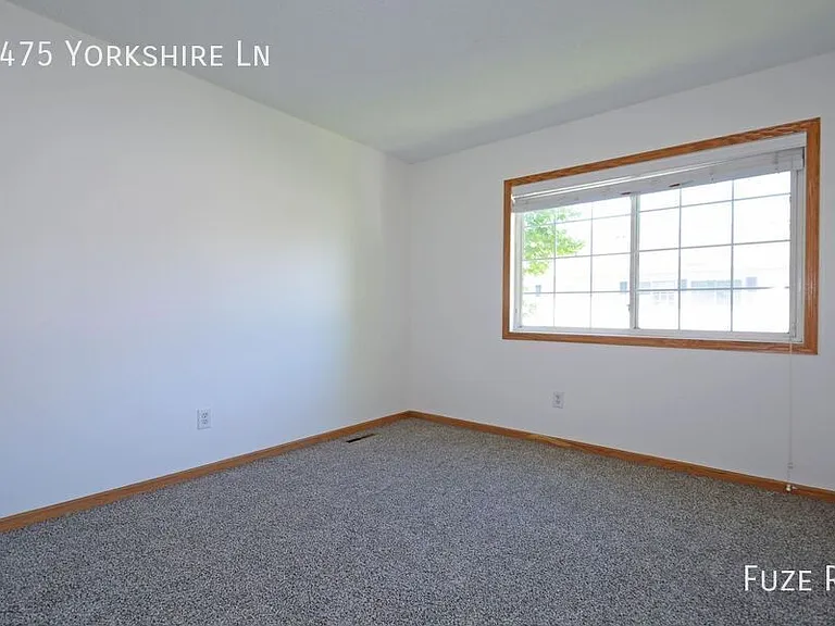 1475 Yorkshire Ln — Photo 17