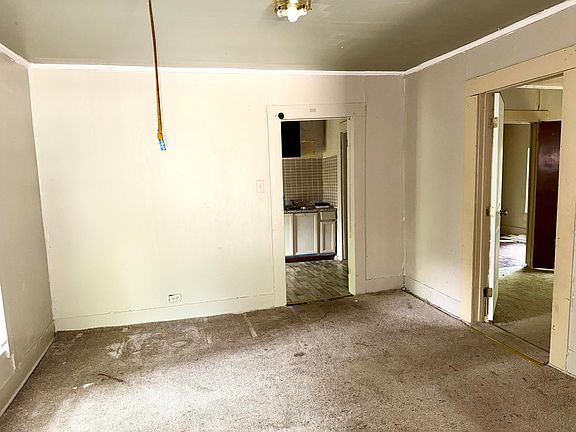 3rd image of 1012 E Laurel Ave
