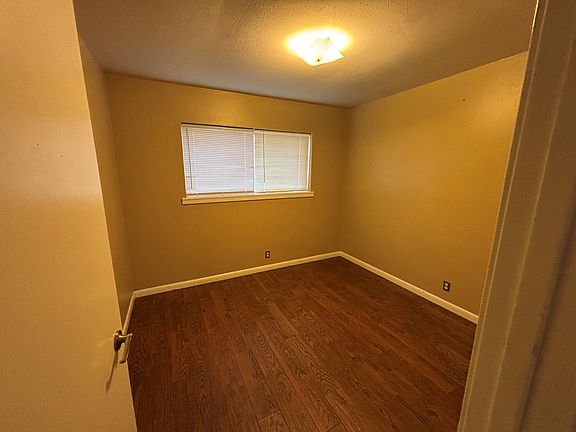 5th image of 303 W Greenfield Dr