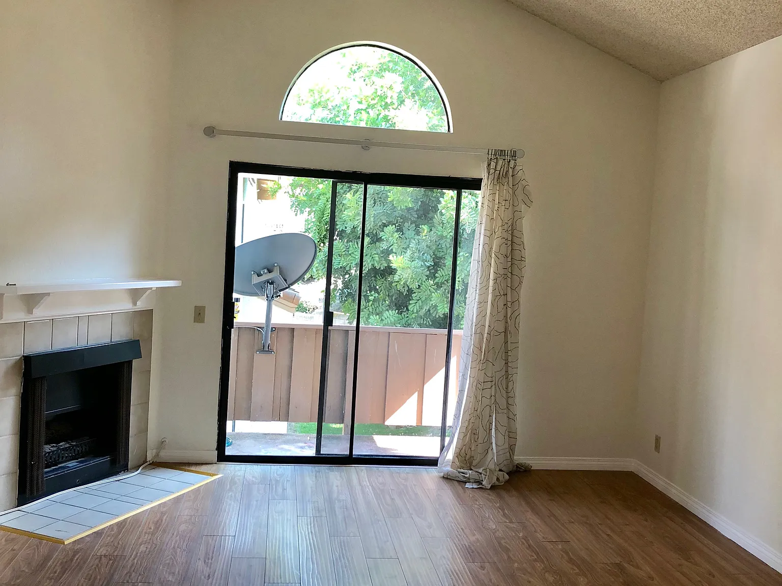 2 bed, 912 sqft, $1,400 — Photo 2