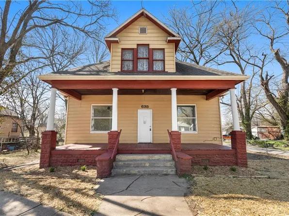 635 N Cedar St, Nevada, MO 64772