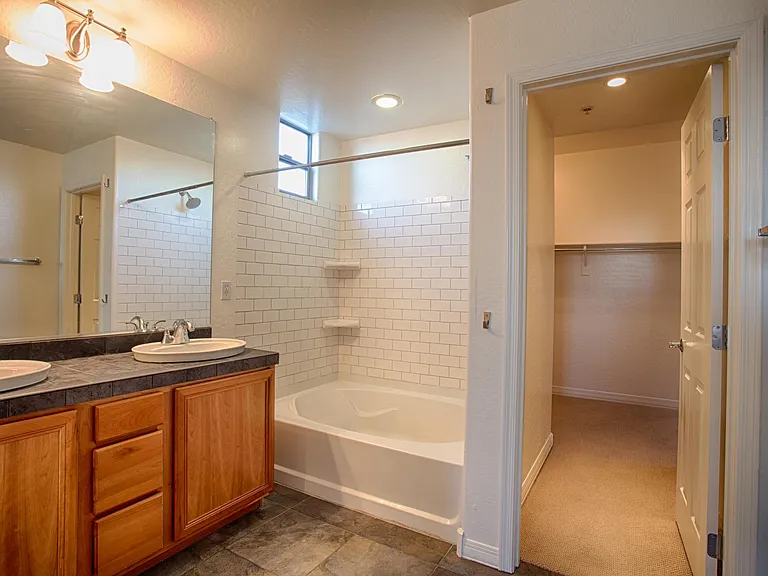 615 E Portland St — Photo 17