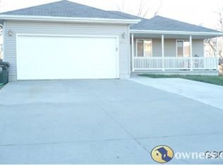 625 Lakeview Dr, North Sioux City, SD 57049