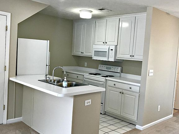 4th image of 2812 Florence Dr