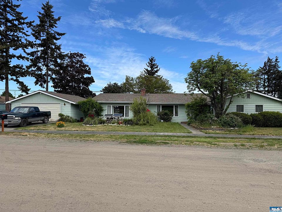 1st image of 402G W Maple St