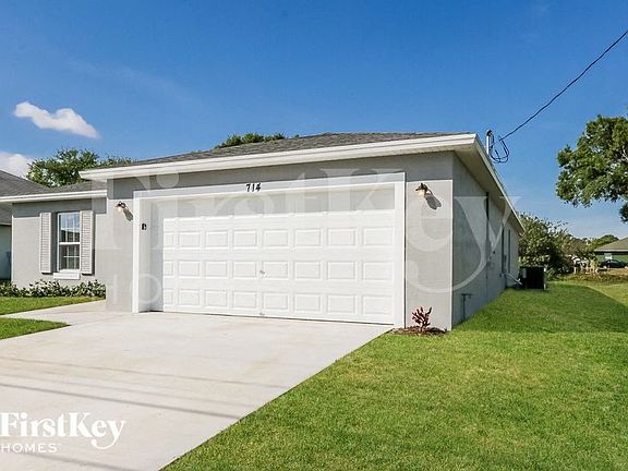 3rd image of 714 SW Dalton Cir
