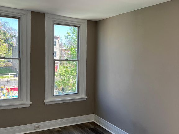 3rd image of 2355 N Woodstock St