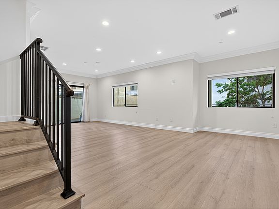 5th image of 432 Myrtle St #104