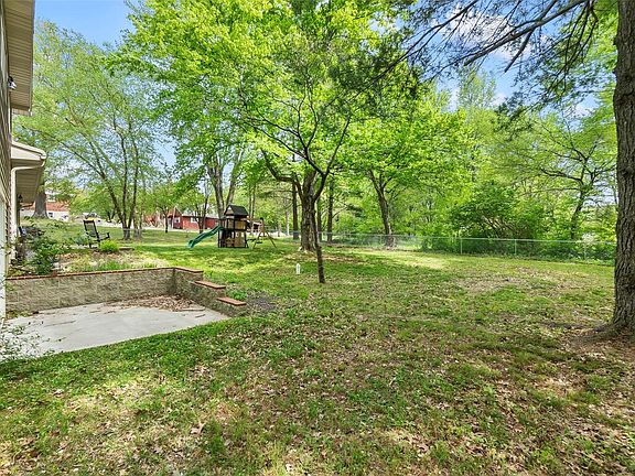5th image of 51 Garnet Ln