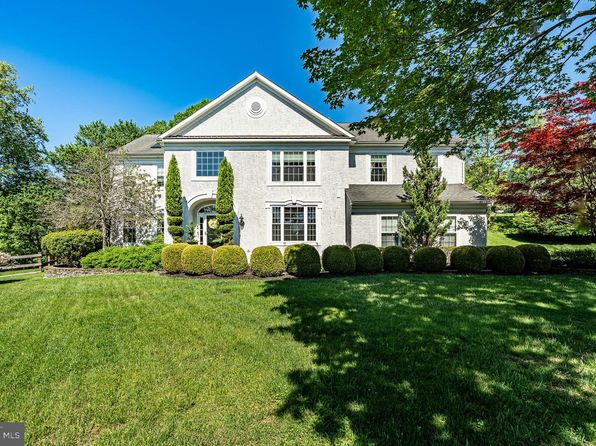 1388 Old Barn Cir, Downingtown, PA 19335