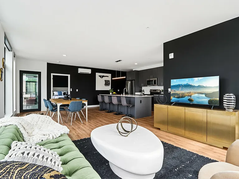 Capricorn 2 bed, 2 bath + den