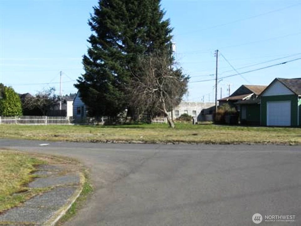 1st image of 418 N Division Street
