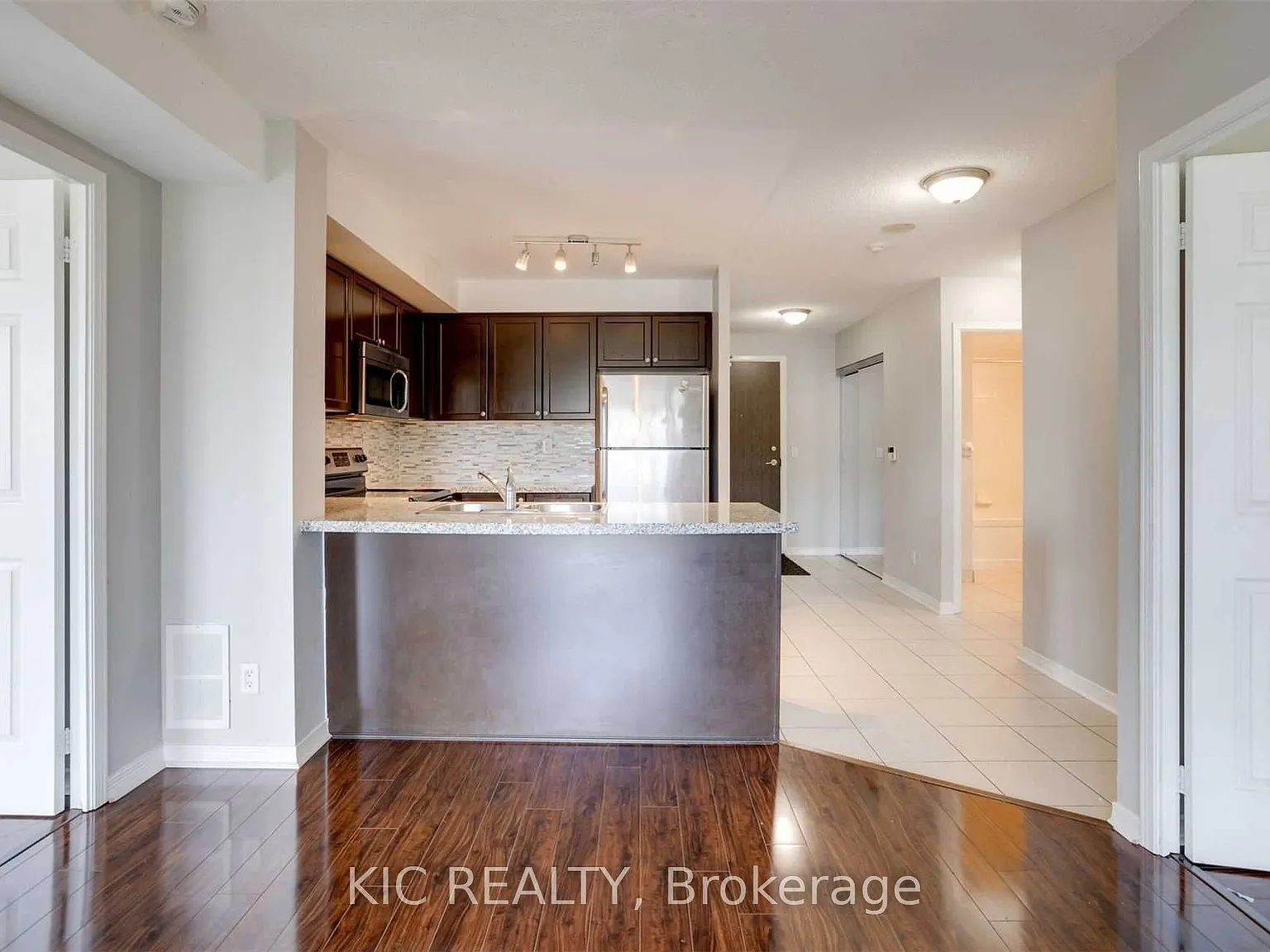 3 bed, $3,000 — Photo 2