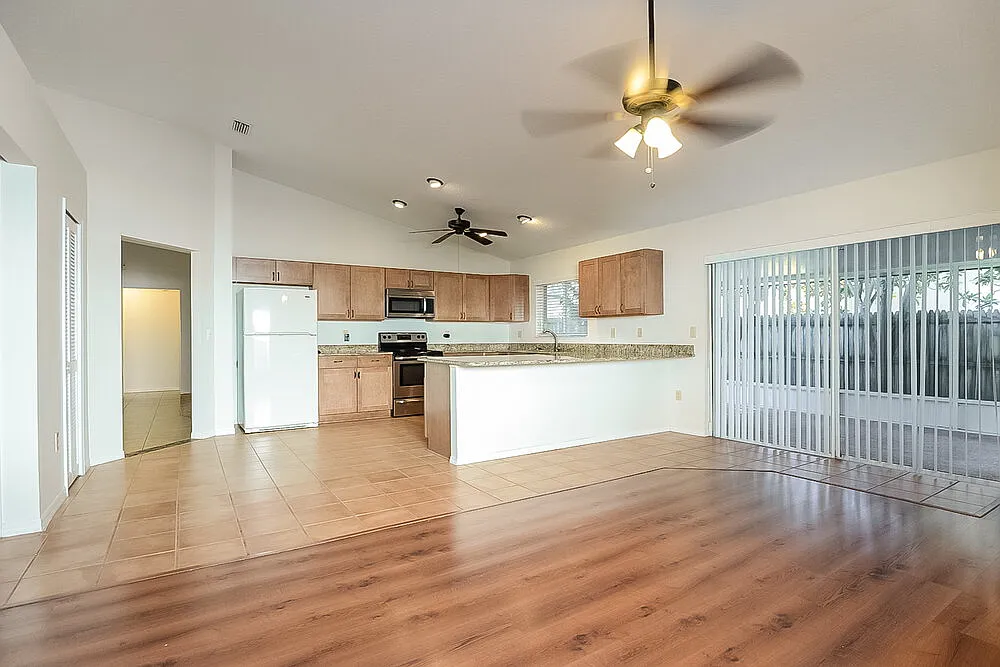 3 bed, 2.0 bath, 1952 sqft, $4,080 — Photo 3