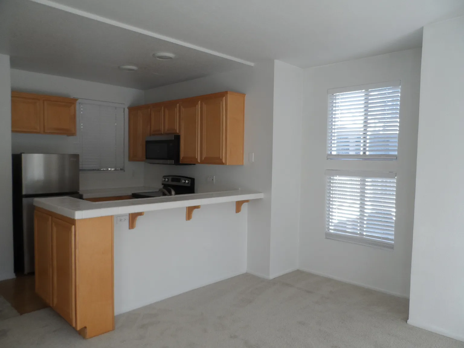 Studio, 550 sqft, $2,300 — Photo 3