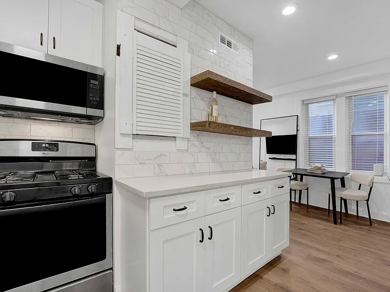 1851 W Dickens Ave #1F — Photo 7