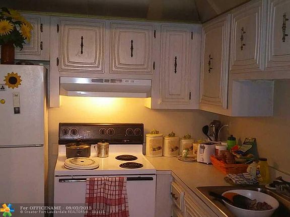 2nd image of 2821 Somerset Dr APT 218