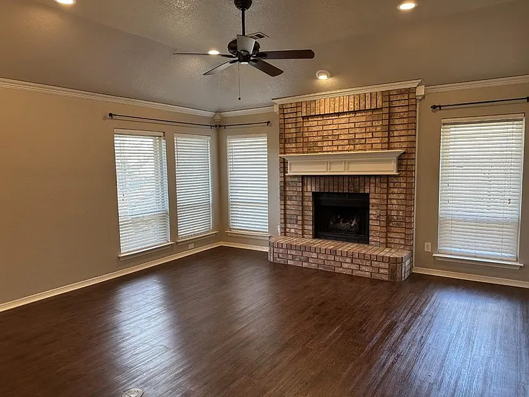 Windows have blinds for privacy. Light and bright.