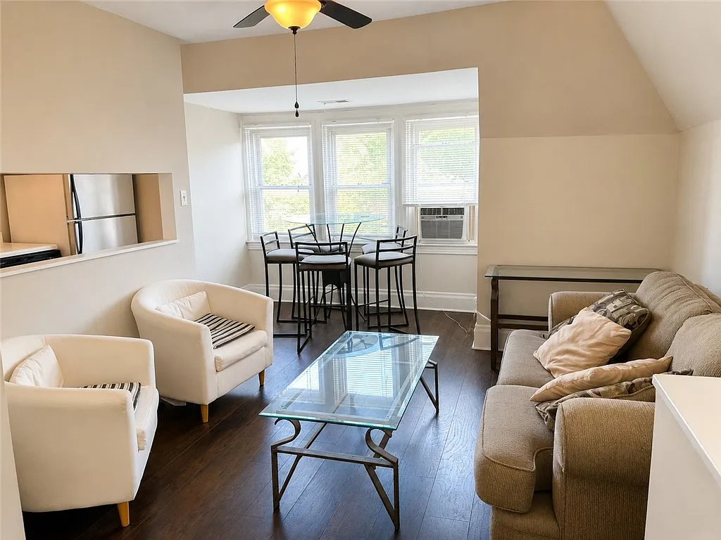1 bed, 901 sqft, $1,150 — Photo 4