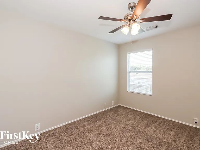 802 Eagles Glide Dr — Photo 10