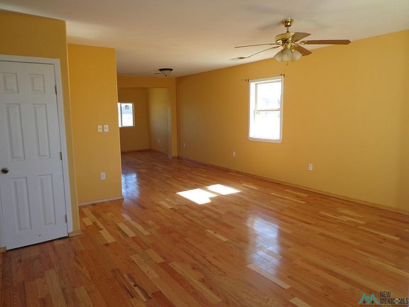 3rd image of 24 Air Lock Rd