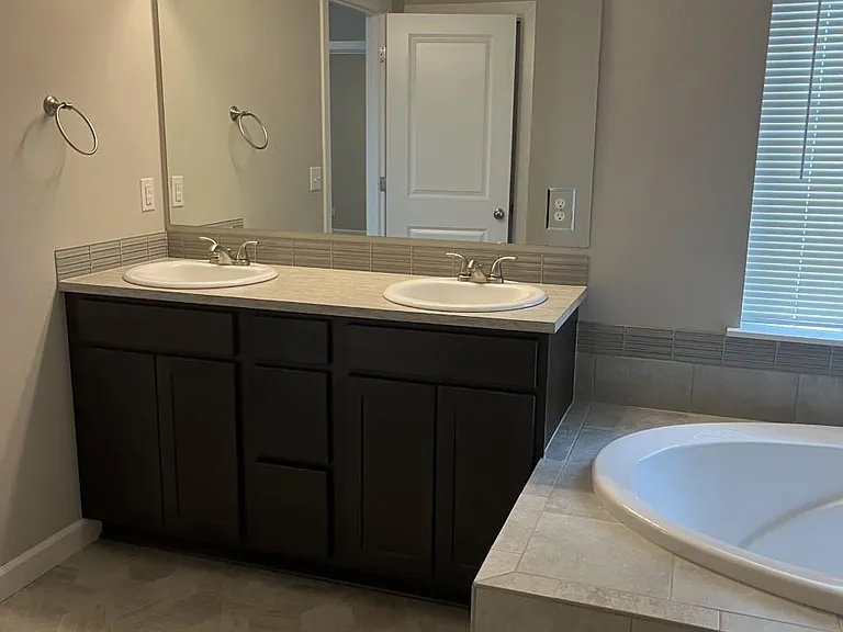 15411 Coles Ct SE — Photo 8