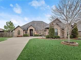 2749 W Vanike Dr, Fayetteville, AR 72704