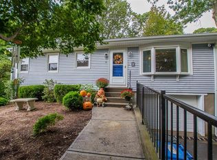 5 Barberry Hill Rd, Cumberland, RI 02864