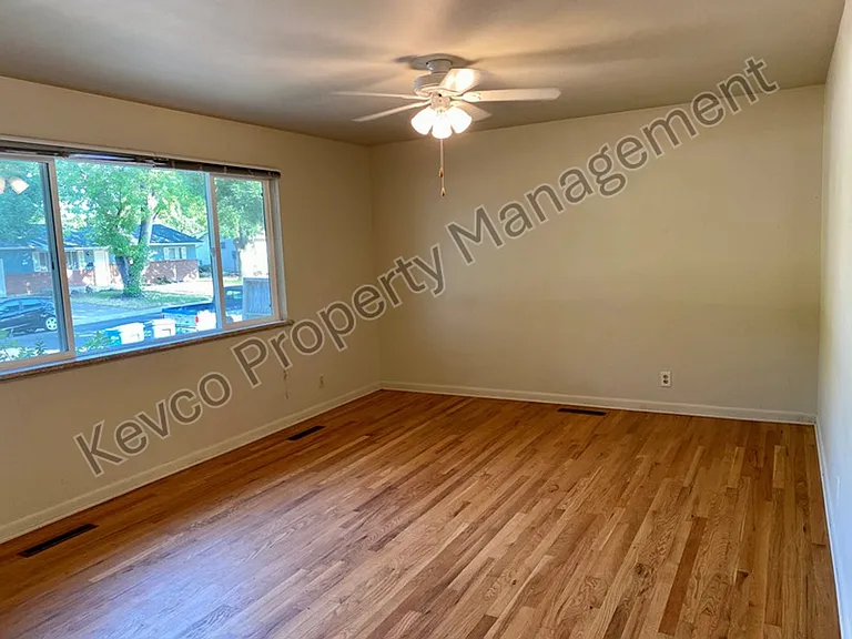 1313 Fairview Dr — Photo 2