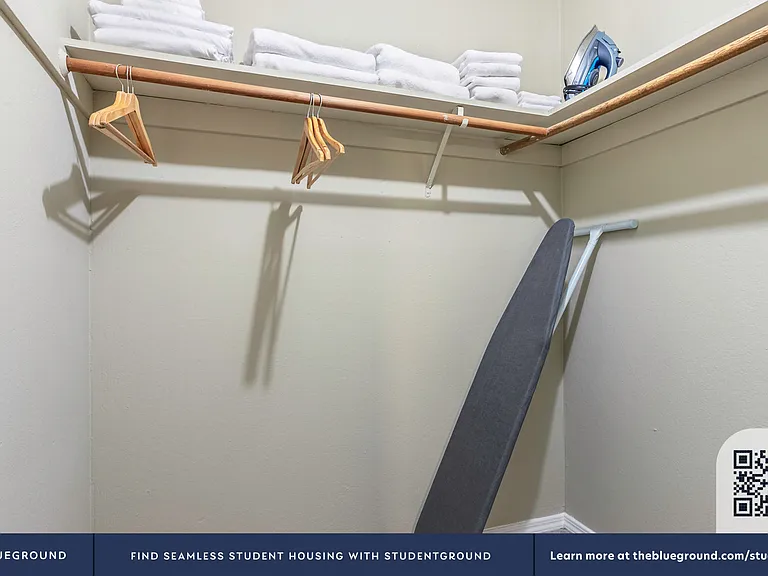 Walk-in Closet