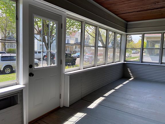 Spacious, south facing three season porch