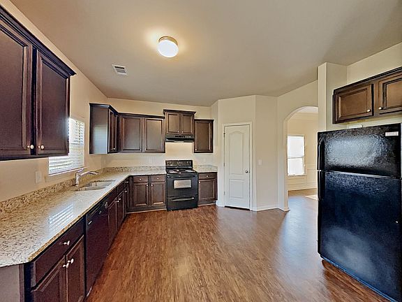5th image of 3700 Brookhollow Dr