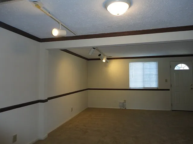 2 bed, 1.5 bath, 921 sqft, $1,650 — Photo 2