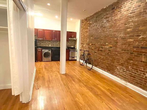 4th image of 139 E 13th St APT 1B