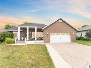 1190 Dignity Dr, Beresford, SD 57004