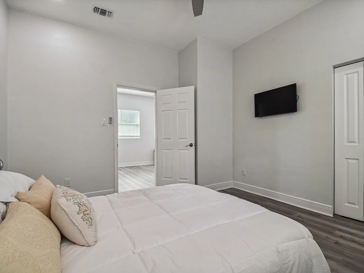 2506 W Main St — Photo 2