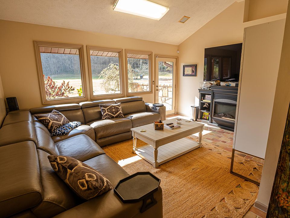 28th image of 4242 Pearl Valley Rd