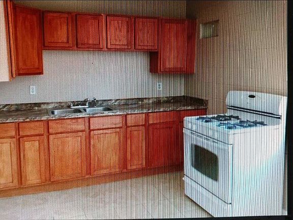 4th image of 10376 Yellowstone St