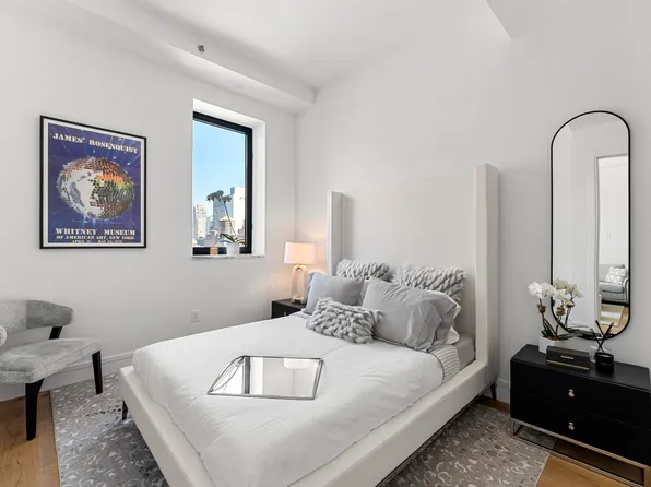 305 East 61st Street 503 image 3 of 4