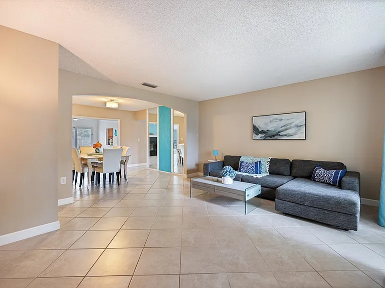 818 Plum Tree Ln — Photo 12