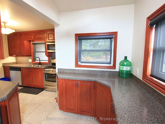 5th image of 77 Rockview Rd