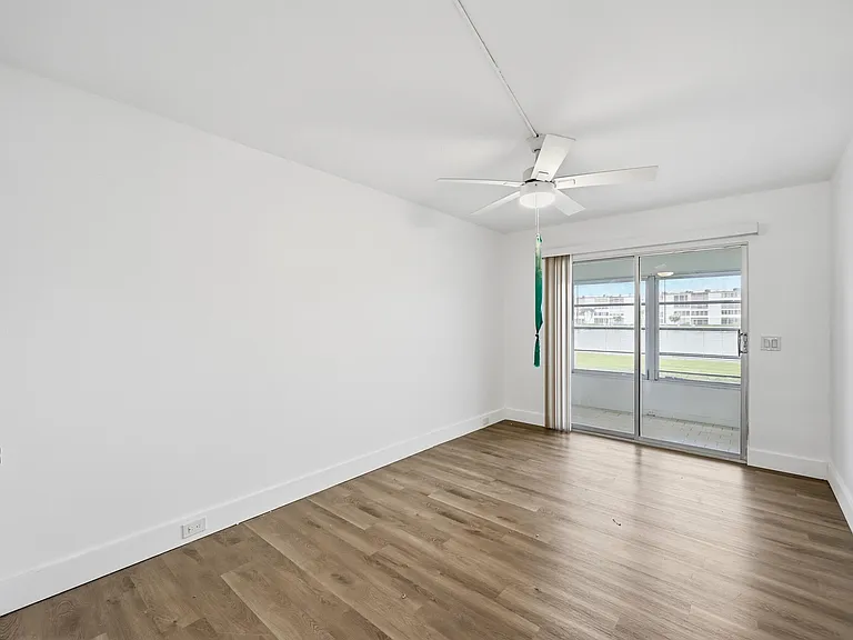 1043 Cornwall Dr #C — Photo 12