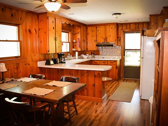 Spacious and Bright Kitchen